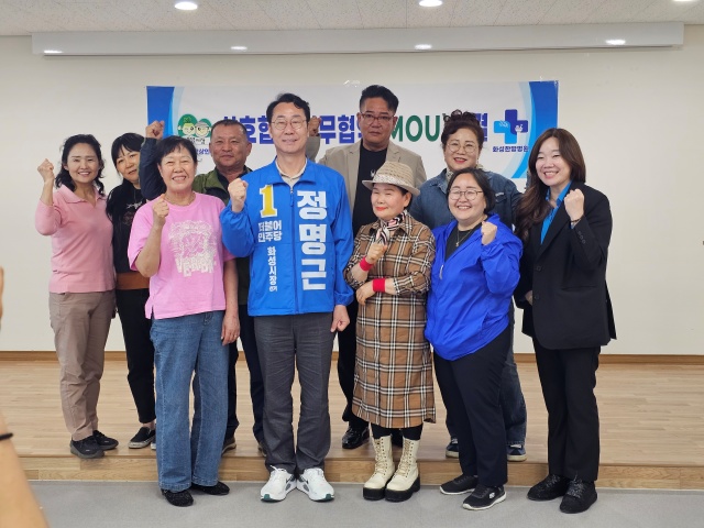 ▲ 조암시장 상인들의 지지를 받고 있는 정명근 후보ⓒ정명근 선거사무소 제공