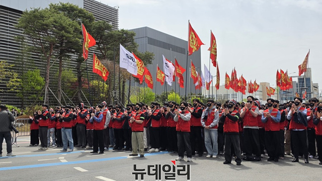 ▲ 삼성바이오로직스 노조가 집회를 열고 있다. 사진=조희연 기자. 260422 ⓒ뉴데일리