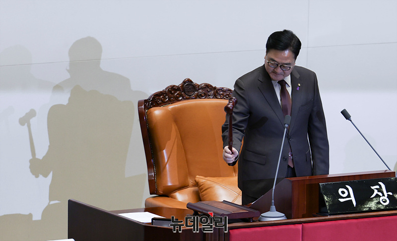 ▲ 의사봉 두드리는 우원식 국회의장. ⓒ서성진 기자