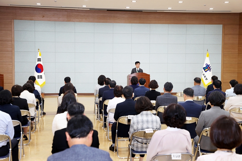 ▲ 윤건영 충북교육감이 6일 도교육청 화합관에서 월례회의를 주재하고 발언하고 있다. ⓒ충북교육청