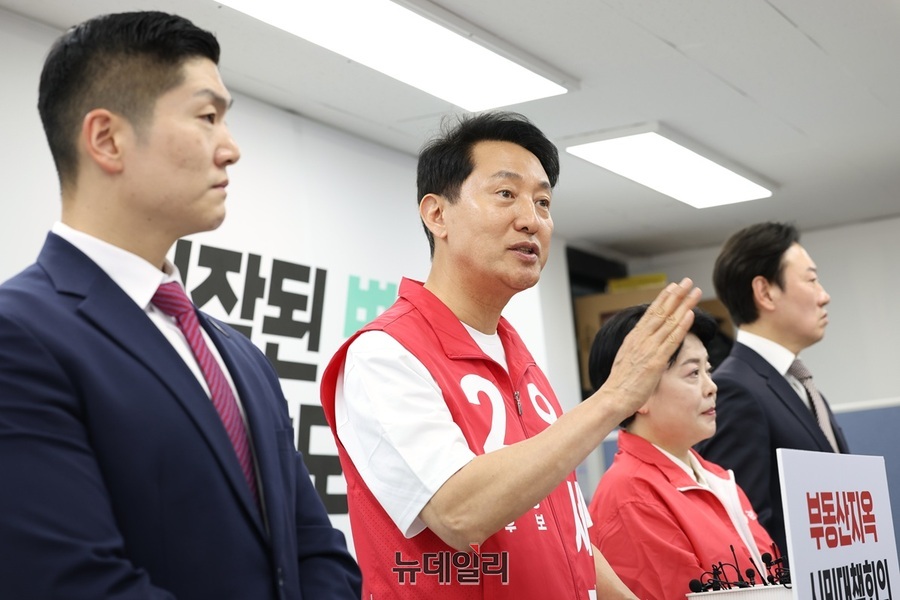 ▲ 오세훈 국민의힘 서울시장 후보가 6일 '부동산지옥 시민대책회의' 출정 기자회견 후 가진 질의응답에서 정원오 더불어민주당 후보와의 양자토론 필요성에 대해 설명하고 있다.  ⓒ오세훈 선거캠프