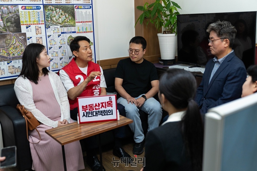 ▲ 6일 성동구 행당동에서 진행된 '부동산지옥 시민대책회의' 1차 회의에서는 이처럼 전·월세난에 내몰린 시민들의 고충이 쏟아졌다. ⓒ오세훈 캠프
