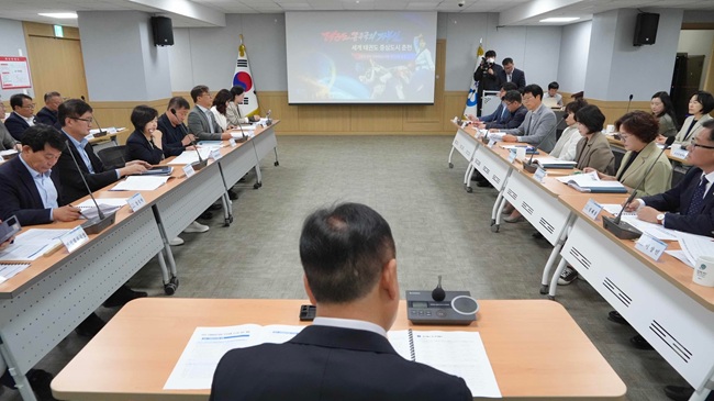 ▲ 춘천시와 춘천레저·태권도조직위원회가 7일 시청 다목적회의실에서 '2026년 국제태권도대회 추진상황 보고회'를 열고 올해 7월과 9월에 열리는 국제태권도대회의 성공 개최를 위해 부서별 준비 상황과 행정지원 체계를 점검했다. ⓒ춘천시