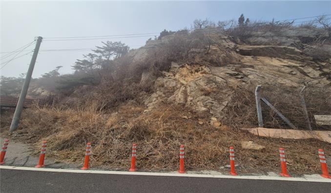 ▲ 인천시 옹진군 덕적면 서포리는 낙석이 우려되고 있다. ⓒ인천 옹진군 제공
