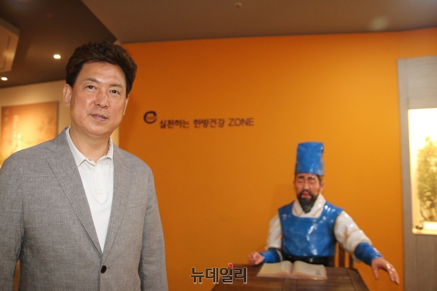 ▲ 이병식 이사장은 “올해는 작년보다 늘어난 13만 명의 방문객이 대구약령시의 진면목을 발견하는 원년이 될 것”이라고 강조했다.ⓒ뉴데일리