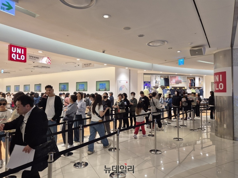 ▲ 리뉴얼 오픈 첫 날 고객이 몰릴 것을 감안해 차단봉을 설치했지만, 기본적으로는 어느 곳에서든 입장이 가능하다.ⓒ조현우 기자