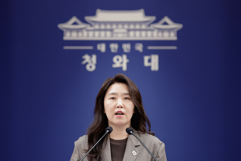 ▲ 강유정 수석대변인이 지난 4월 13일 청와대에서 한-폴란드 정상회담 등 현안 관련 브리핑을 하는 모습. ⓒ뉴시스