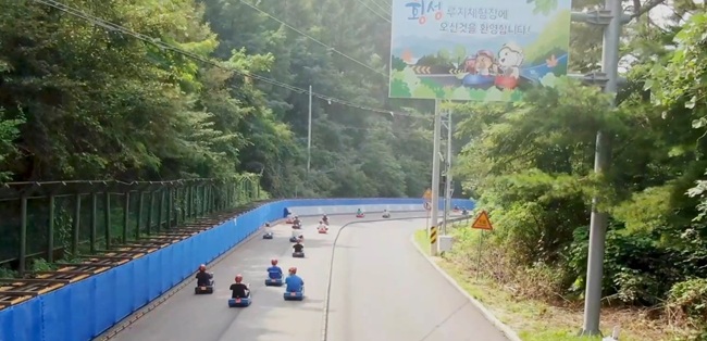 ▲ 횡성루지를 이용하고 있는 관광객들. ⓒ횡성문화재단