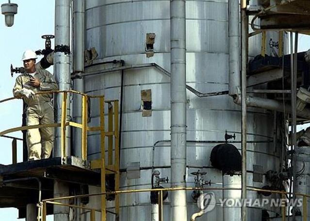 ▲ 베네수엘라 호세항에서 원유를 싣는 모습. 출처=로이터ⓒ연합뉴스
