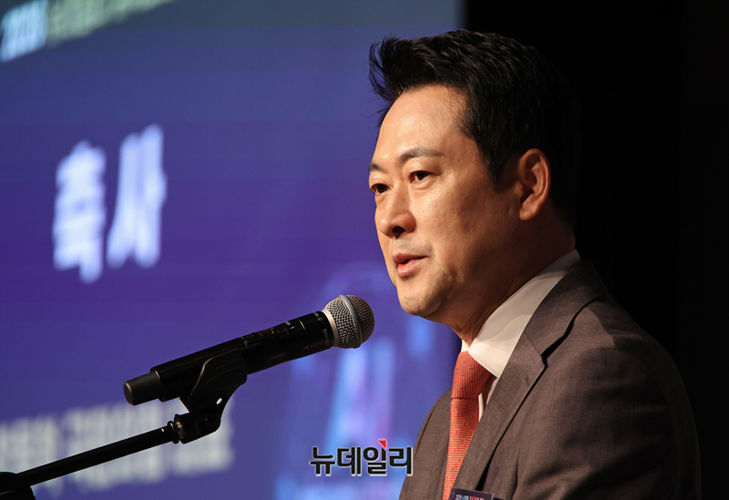 ▲ 장동혁 국민의힘 대표가 12일 오전 서울 중구 더 플라자 호텔 그랜드볼룸에서 열린 '제3회 뉴데일리 퓨처코리아 포럼'에 참석해 축사를 하고 있다. ⓒ뉴데일리