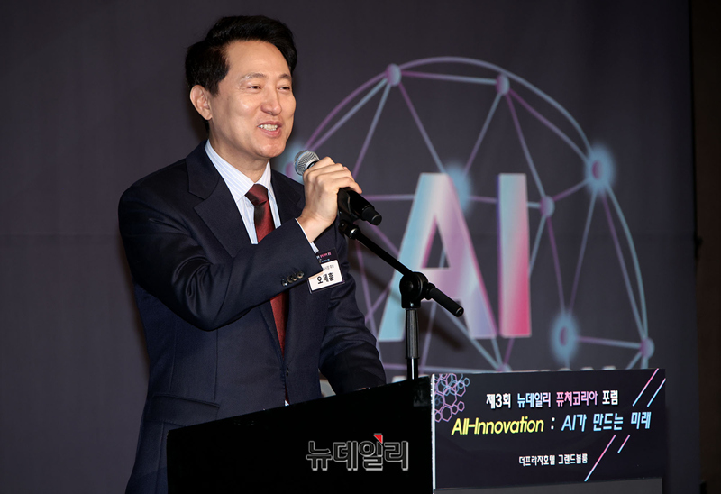 ▲ 오세훈 국민의힘 서울시장 후보가 12일 오전 서울 중구 더 플라자 호텔 그랜드볼룸에서 열린 '제3회 뉴데일리 퓨처코리아 포럼'에 참석해 축사를 하고 있다. ⓒ뉴데일리