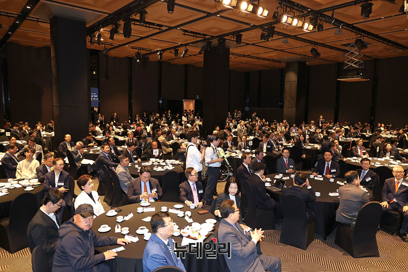 ▲ 종합미디어그룹 뉴데일리가 12일 오전 서울 중구 더 플라자 호텔 그랜드볼룸에서 '제3회 뉴데일리 퓨처코리아 포럼'을 개최했다. ⓒ뉴데일리