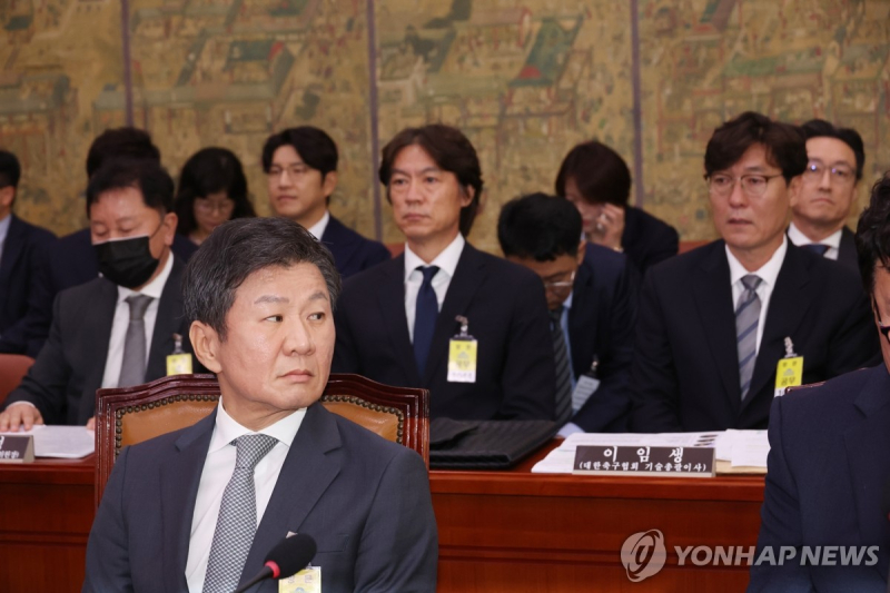 ▲ 홍명보 감독과 정몽규 회장은 한국 축구 팬들의 불신을 받고 있다.ⓒ연합뉴스 제공