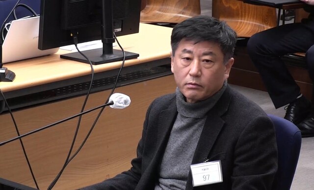 ▲ 지난해 12월 8일 12·3 비상계엄을 모의했다는 의혹을 받는 노상원 전 국군정보사령관이 서울중앙지법에서 열린 윤석열 전 대통령의 내란 우두머리, 직권남용 권리행사방해 혐의 사건 속행 공판에서 증언을 거부하고 있다. ⓒ연합뉴스