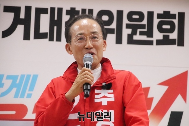 ▲ 추경호 후보도 인사말에서 “밤늦게 잠잘 때 이철우는 추경호 생각, 추경호는 이철우 생각한다”라며 “대구경북이 압승해 제2의 도약 함께 만들어 가자”고 화답했다.ⓒ뉴데일리