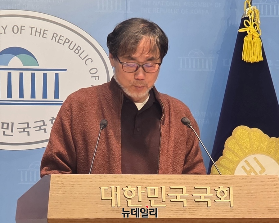 ▲ 김순환 서민민생대책위원회 사무총장이 13일 국회 소통관에서 열린 기자회견에서 발언하고 있다. ⓒ서민민생대책위원회 제공