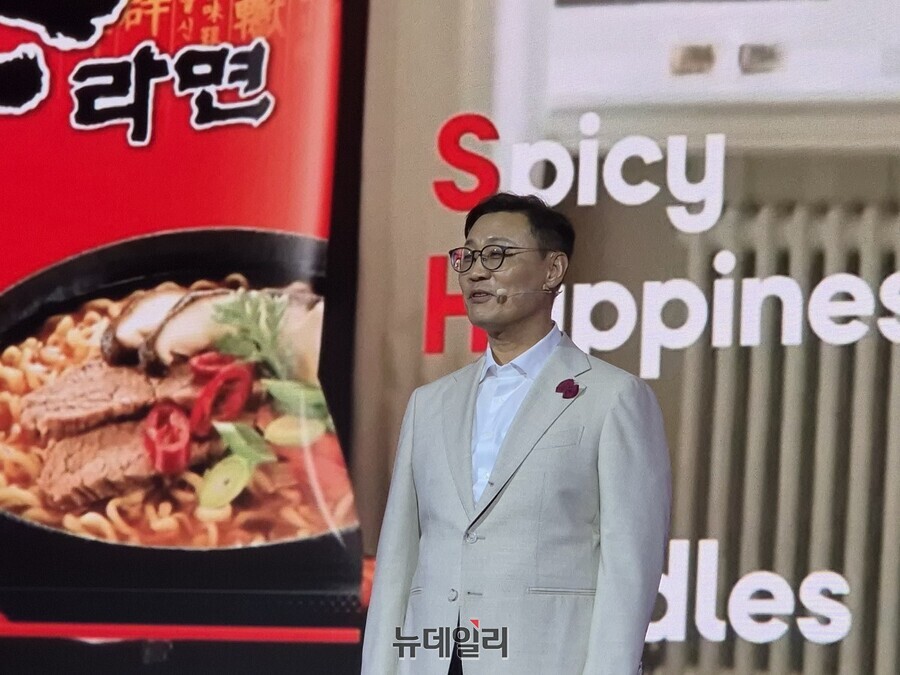▲ 심규철 글로벌마케팅 부문장이 글로벌 시장 공략을 위한 새로운 전략에 대해 설명하고 있다.ⓒ조현우 기자