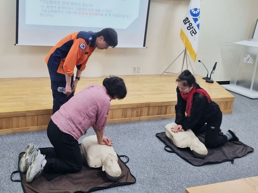 ▲ 함양군 보건소는 지난 4월부터 5월 12일까지 관내 11개 읍면을 대상으로 진행한‘심폐소생술 및 응급처치 순회 교육’을 성공적으로 마무리했다.ⓒ함양군
