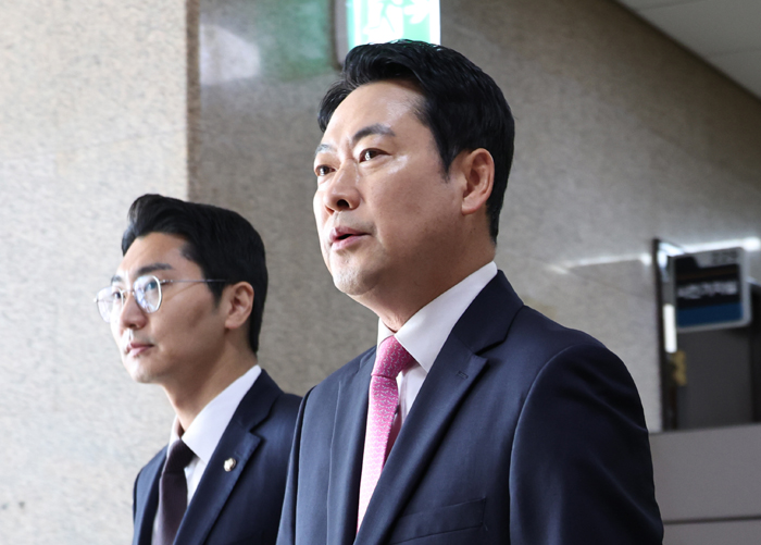 ▲ 장동혁 국민의힘 대표가 13일 국회에서 열린 비공개 최고위원회의에 참석하고 있다. ⓒ뉴시스