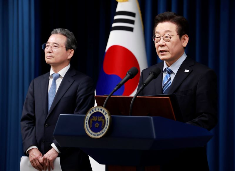 ▲ 이재명 대통령(오른쪽)과 김용범 청와대 정책실장. ⓒ뉴시스