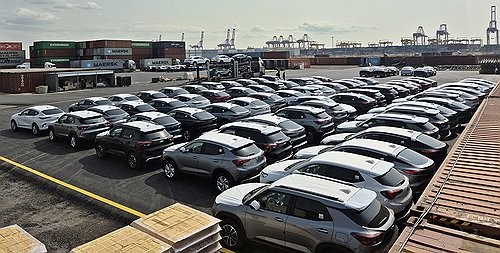 ▲ 인천항 중고자동차 수출단지 에 해외에 판매되는 대기 차량이 정차되어 있다.ⓒ인천항만공사 제공
