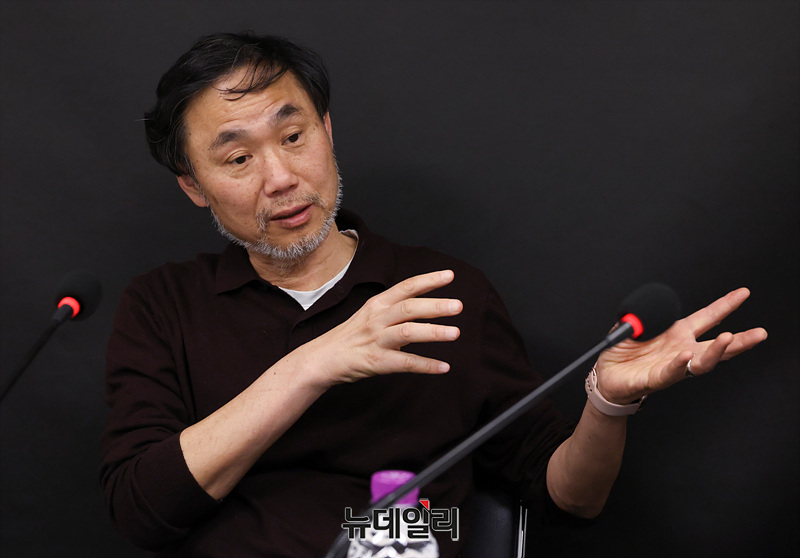 ▲ 김순환 서민민생대책위원회(서민위) 사무총장이 13일 오후 서울 중구 뉴데일리 본사에서 인터뷰를 하고 있다. ⓒ서성진 기자