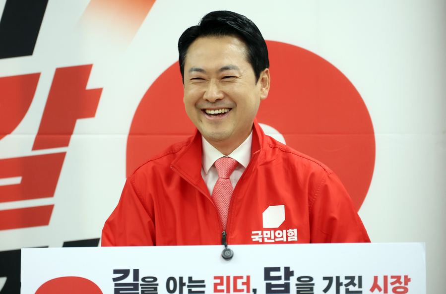 ▲ 장동혁 국민의힘 대표가 14일 세종시 나성동에서 열린 최민호 세종시장 후보 선대위 발대식에서 축사를 하며 밝게 웃고 있다. ⓒ뉴시스
