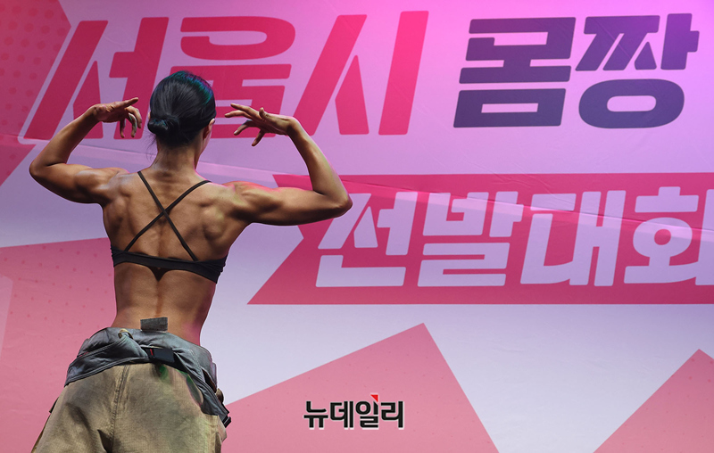 [영상] 강철체력 불꽃근육 뽐내는 몸짱소방관