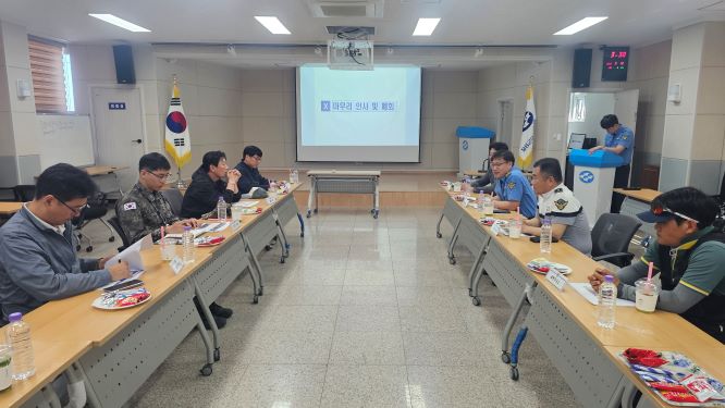 ▲ 동해해양경찰서장(서장 김환경)는 지난 13일부터 14일까지 울릉도 내 방제세력 육성을 위한 방제대응협의체 정기회의 및 해양자율방제대 교육·훈련을 실시했다.ⓒ동해해경