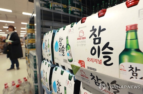 ▲ 하이트진로 참이슬 매대 모습ⓒ하이트진로
