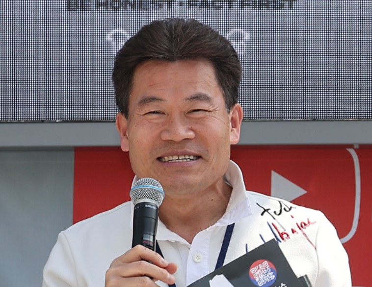 "아이유는 되고 나는 왜 안 되나" … 전한길, '폭싹' 통편집에 정치색 주장