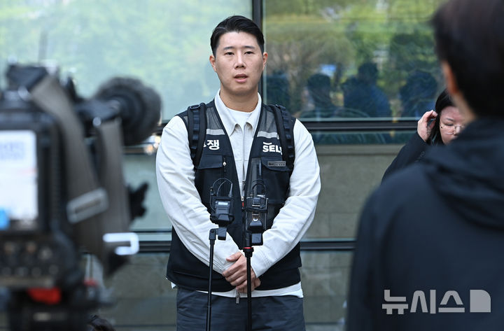 ▲ 최승호 초기업노조 삼성전자지부 위원장이 13일 경기 수원시 영통구 수원지방법원에서 열린 삼성전자 노조 위법 쟁의행위 금지 가처분 신청 2차 심문을 마친 뒤 입장을 밝히고 있다.ⓒ뉴시스