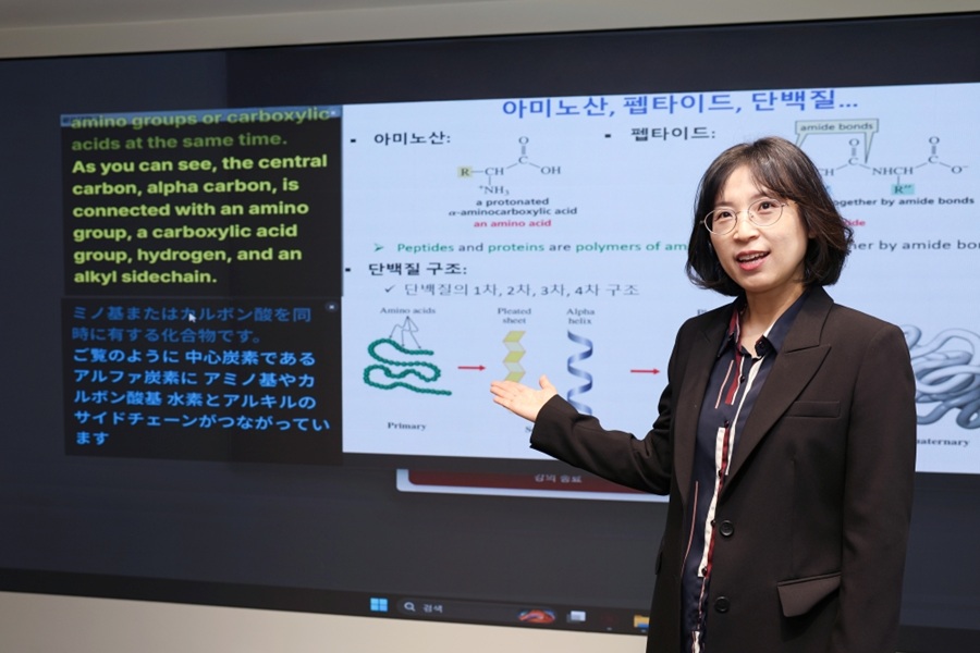 ▲ 생성형 AI 기반 실시간 다국어 자막 시스템 '폴리NX(PolyNX)' 시연.ⓒ광운대