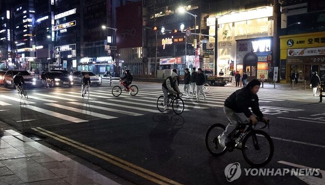 ▲ 앞으로 브레이크(제동장치)가 없는 픽시 자전거는 서울 시내 도로와 공원에서 탈 수 없게 된다. ⓒ연합뉴스