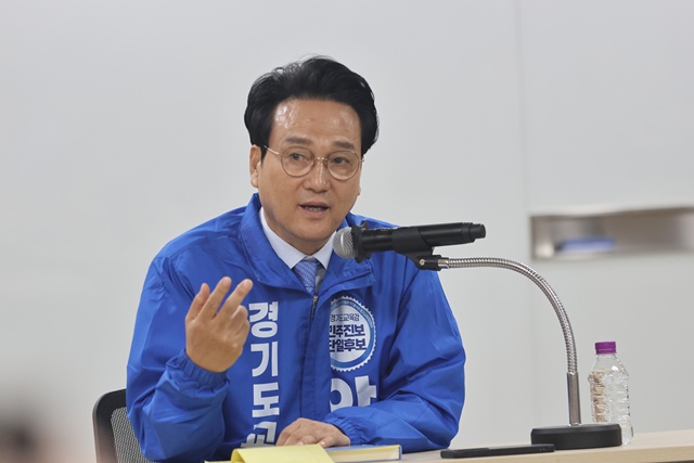 ▲ 안민석 경기도교육감 후보가 18일 경기도의회에서 열린 경기도교육청 출입기자단 공동인터뷰에서 발언하고 있다. ⓒ안민석 선거캠프 제공
