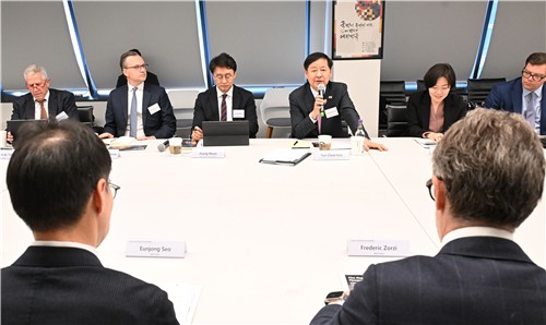 ▲ 구윤철 경제부총리 겸 재정경제부 장관이 18일(현지시간) 영국 런던에서 열린 한국경제 투자설명회에서 발언하고 있는 모습.ⓒ재정경제부