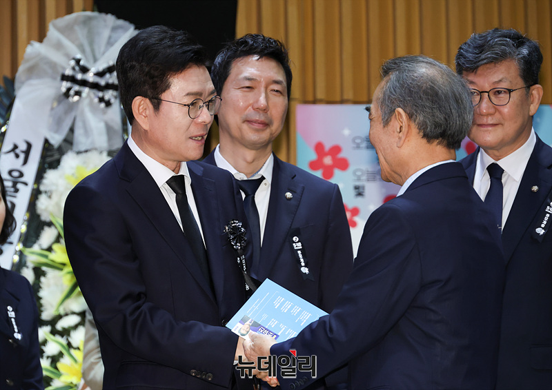 ▲ 정원오 더불어민주당 서울시장 후보가 지난 18일 서울시청 본관에서 열린 5·18 민주화운동 제46주년 서울 기념식에 참석하는 모습. ⓒ서성진 기자