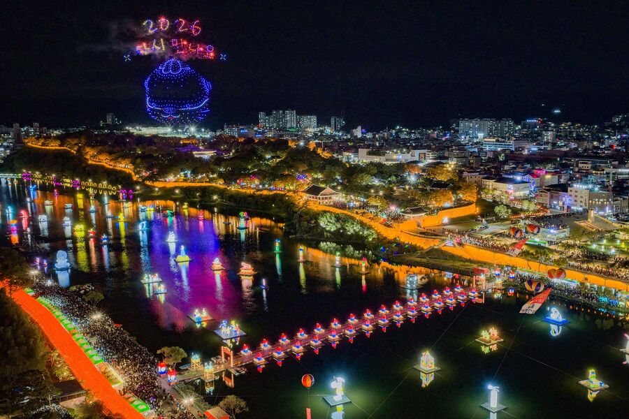 ▲ 진주시는 지난 18일 문화체육관광부가 서울에서 개최한 ‘2026 글로벌 축제 공동기획단 발대식’에 참가해 대한민국 대표 축제인 ‘진주남강유등축제’가 세계적인 축제로 도약하기 위한 글로벌 확장 전략을 발표했다.ⓒ진주시