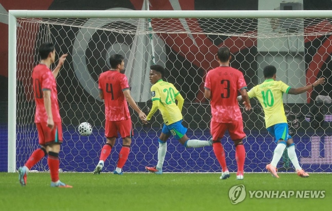 ▲ 지난해 10월 한국을 상대로 멀티골을 넣은 이스테방이 부상으로 북중미 월드컵이 좌절됐다.ⓒ연합뉴스 제공