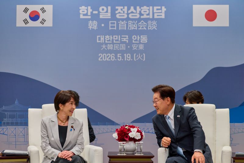 ▲ 이재명 대통령과 다카이치 사나에 일본 총리가 19일 경북 안동시 한 호텔에서 소인수 회담을 하고 있다. ⓒ뉴시스