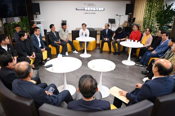 ▲ 김태흠 국민의힘 충남도지사 후보가 20일 당진시를 찾아 주민간담회를 하고 있다.ⓒ선거 캠프