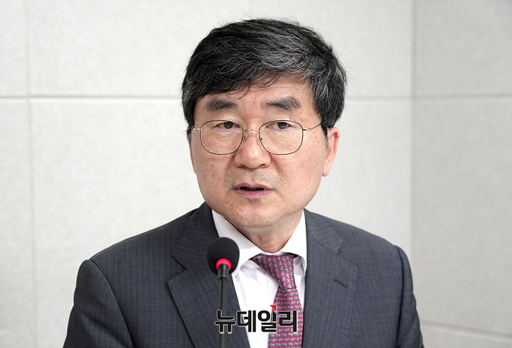 ▲ 오정환 공정언론국민연대(공언련) 공동대표가 지난 20일 오후 서울 중구에 위치한 뉴데일리 스튜디오에서 인터뷰를 진행하고 있다. ⓒ이기륭 기자