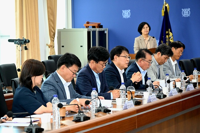 ▲ 이날 협의회에서는 그린바이오 산업 활성화, 생활 인구 증진, 평창캠퍼스 활용 방안 확대 등 다양한 현안에 대해 논의가 이뤄졌다. 특히 기존에 추진 중인 그린바이오 사업뿐만 아니라 스마트팜 확대, 생활 인구 증진, 탄소 넷제로(Net-Zero) 캠퍼스 구축 등 협력 분야를 한층 확대한다. ⓒ평창군