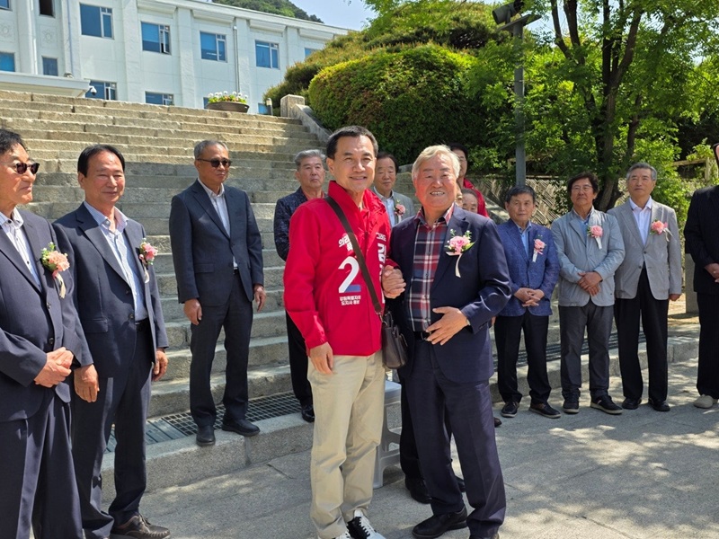 ▲ 6·3 지방선거에 출마한 국민의힘 김진태 강원특별자치도지사 후보가 공식 선거운동이 시작된 21일부터 13일 간의 대장정에 돌입했다. ⓒ강원인(人)캠프