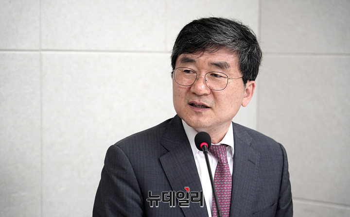 ▲ 오정환 공정언론국민연대(공언련) 공동대표가 지난 20일 오후 서울 중구에 위치한 뉴데일리 스튜디오에서 인터뷰를 진행하고 있다. ⓒ이기륭 기자