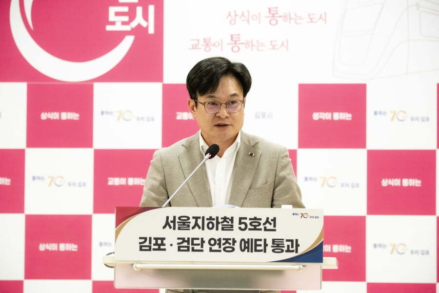 ▲ 김병수 국민의힘 김포시장 후보가 지난 3월 10일 김포시장 임기 중 확정된 서울5호선 김포·검단 연장사업의 예비타당성조사 통과 기자회견을 하고 있다. ⓒ김병수 후보 캠프 제공
