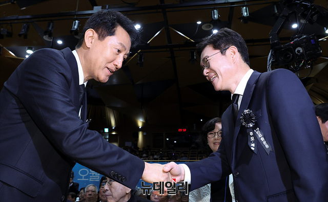 정원오 42.0% vs 오세훈 44.8% … 서울시장 선거 '초박빙' 판세로   