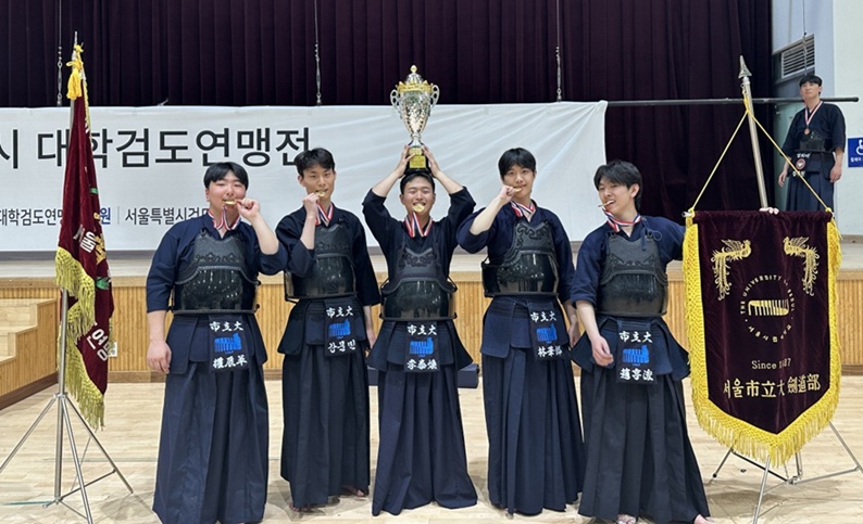 ▲ 제54회 춘계 서울시 대학검도연맹전에서 남자 단체전 정상에 오른 서울시립대 검도부. 왼쪽부터 권진혁, 강문민, 이태환, 임화랑, 조형준.ⓒ서울시립대