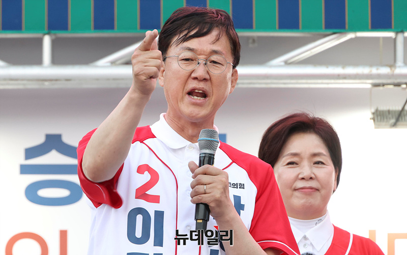 [포토] 지지호소하는 이민근 안산시장 후보 