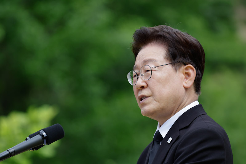 ▲ 이재명 대통령이 23일 경남 김해시 봉하마을에서 열린 노무현 전 대통령 서거 17주기 추도식에서 추도사를 하고 있다. ⓒ뉴시스